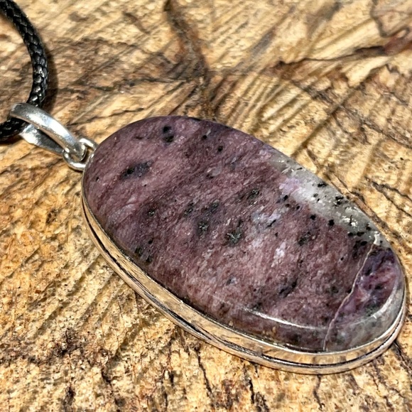 Beautiful Dark Purple Chariot Crystal Pendant 2 1/4” - Picture 11 of 14